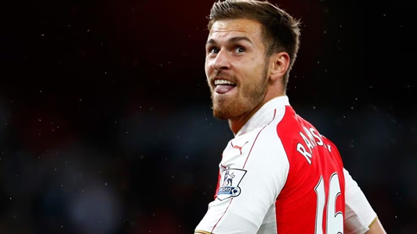 Aaron Ramsey: Từ chối lời mời của Sir Alex Ferguson, lựa chọn Arsenal và gặt hái thành công